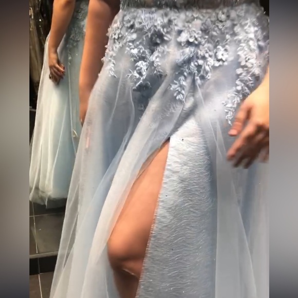 Stunning Ellie Wilde formal gown. - Picture 3 of 13